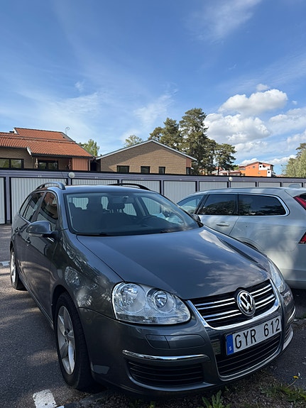Volkswagen Golf V 2 of 11