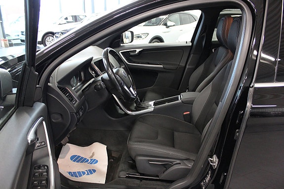 Volvo XC60 13 of 17