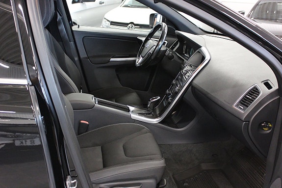 Volvo XC60 6 of 17