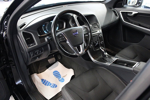 Volvo XC60 2 of 5