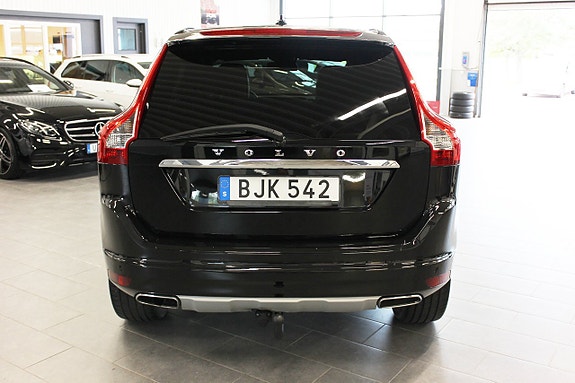 Volvo XC60 8 of 17