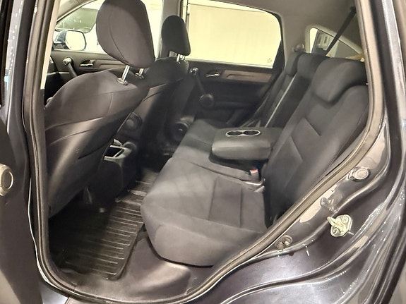 Honda CR-V 10 of 16