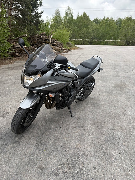 Suzuki GSF650SA Bandit 2 of 2