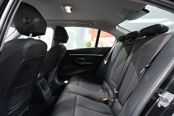 BMW 330e 10 of 24
