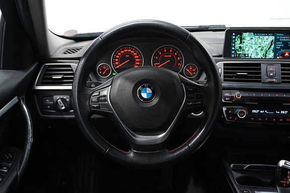 BMW 330e 14 of 24