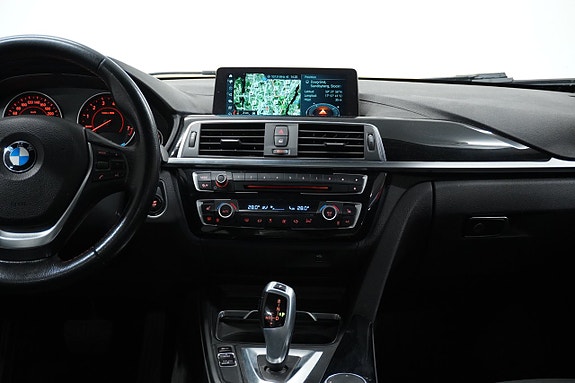 BMW 330e 13 of 24