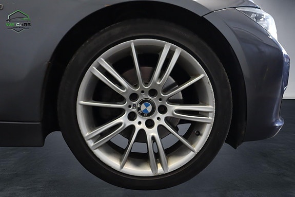 BMW 320 2 of 5