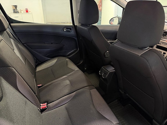 Peugeot 308 8 of 11