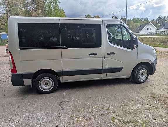 Nissan NV400 2 of 5