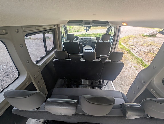 Nissan NV400 4 of 5