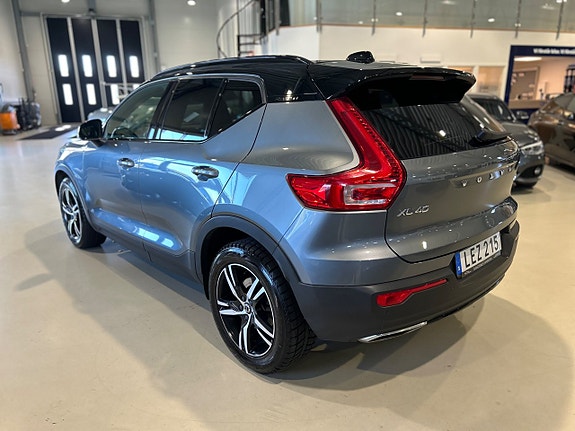 Volvo XC40 4 of 5