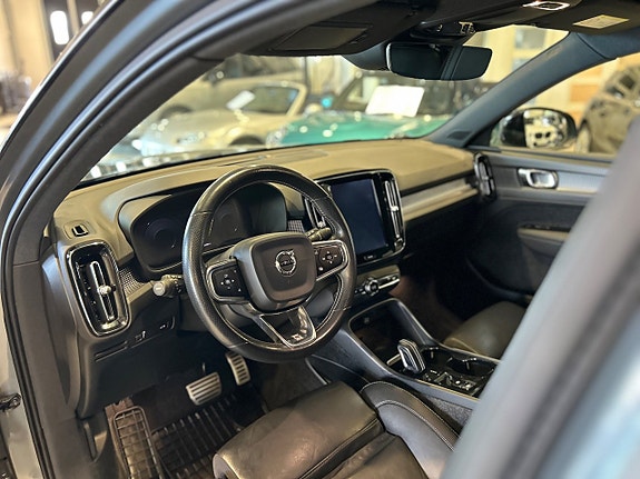 Volvo XC40 7 of 14