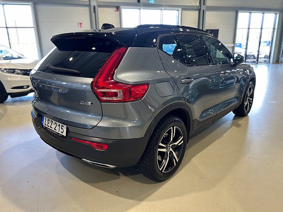 Volvo XC40 3 of 5