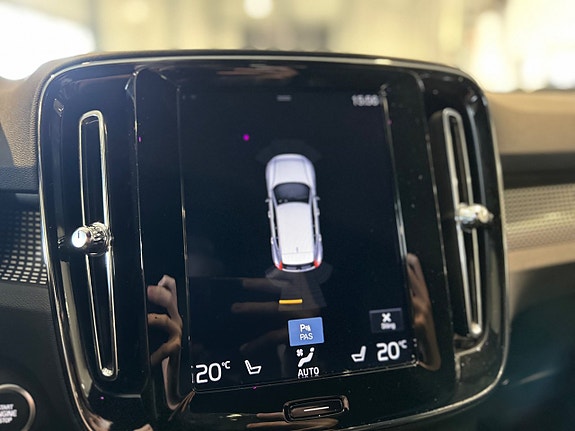 Volvo XC40 13 of 14