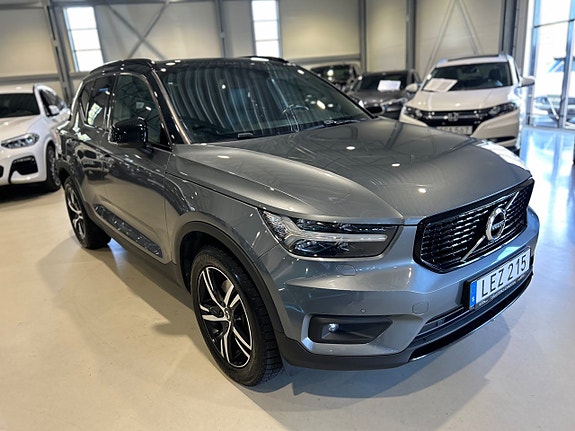 Volvo XC40 2 of 5