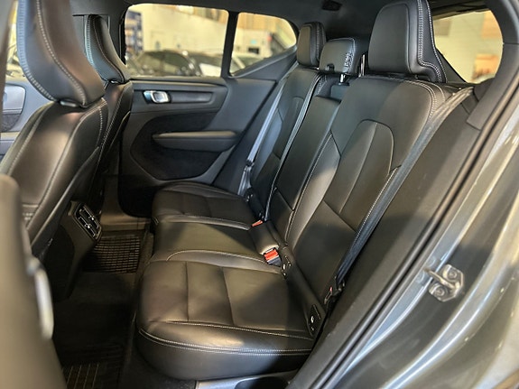 Volvo XC40 8 of 14