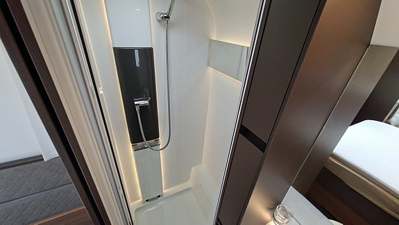 Adria Alpina 663 HT 13 of 23