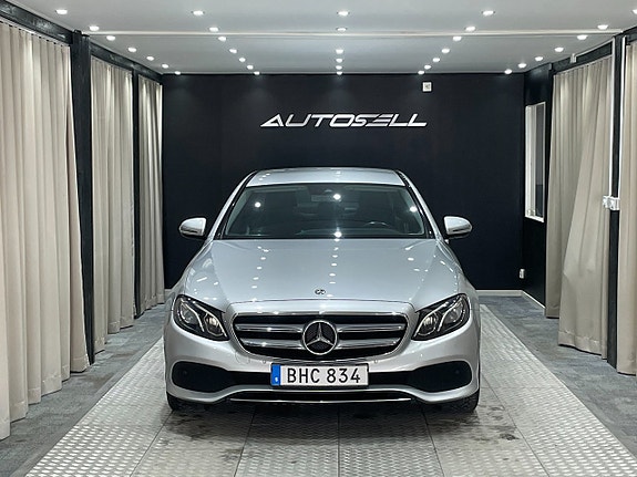 Mercedes-Benz E200 d 3 of 5