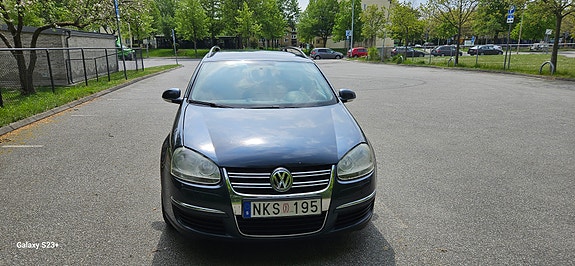 Volkswagen Golf V 2 of 6