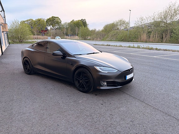 Tesla Model S 6 of 9