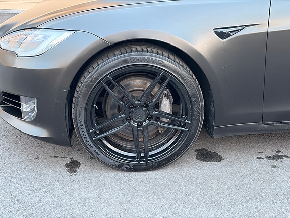 Tesla Model S 7 of 9