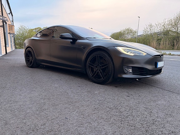 Tesla Model S 5 of 9