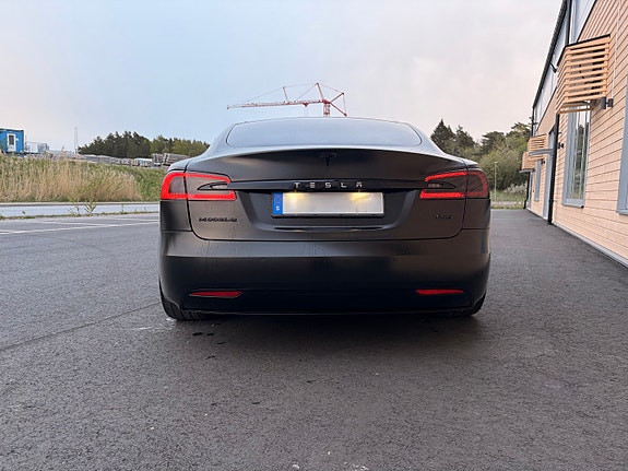 Tesla Model S 3 of 9