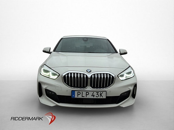 BMW 118i 2 of 5