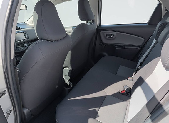 Toyota Yaris 4 of 5