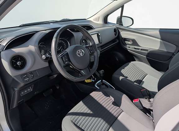 Toyota Yaris 2 of 5