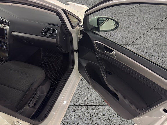 Volkswagen Golf VII 15 of 29
