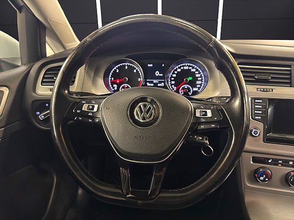 Volkswagen Golf VII 22 of 29