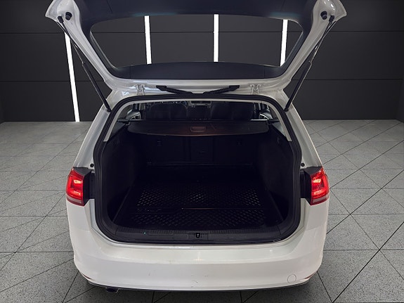 Volkswagen Golf VII 13 of 29