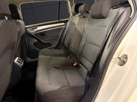 Volkswagen Golf VII 18 of 29