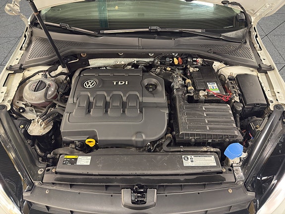 Volkswagen Golf VII 29 of 29