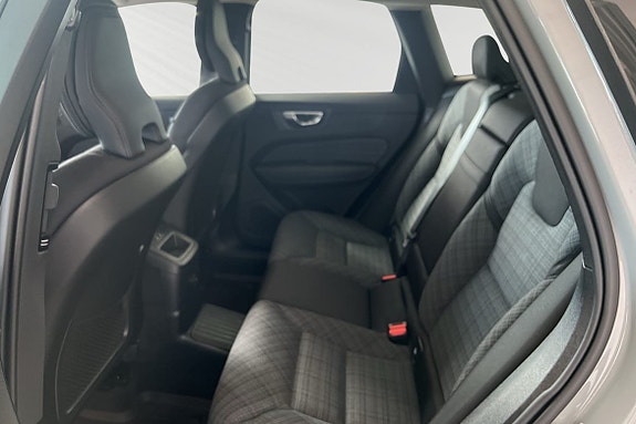 Volvo XC60 8 of 29