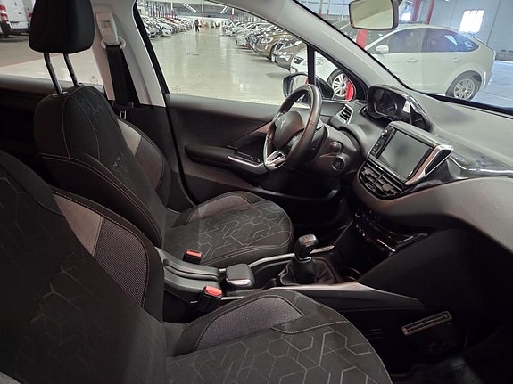 Peugeot 2008 4 of 5