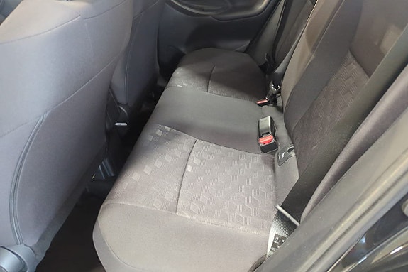 Toyota Yaris 8 of 11
