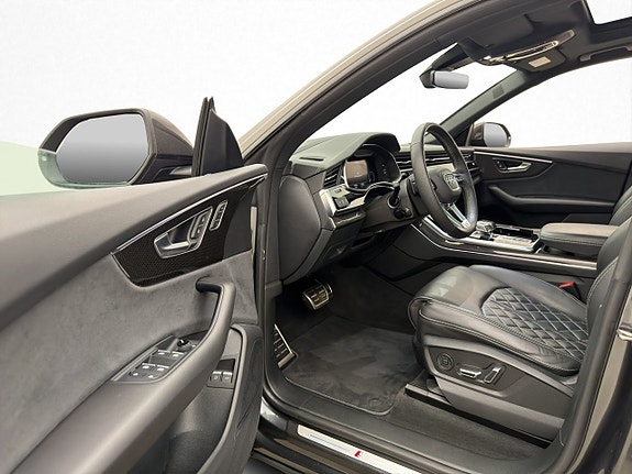 Audi Q8 12 of 30