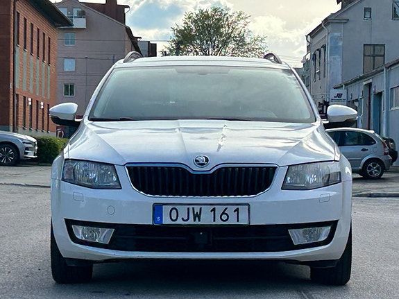 Skoda Octavia 2 of 5