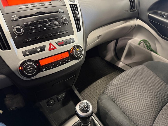 Kia Ceed 8 of 14