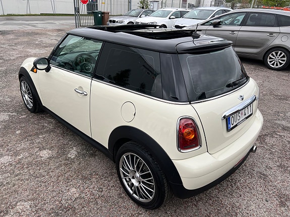 MINI Cooper 13 of 22