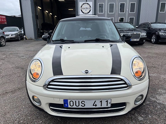 MINI Cooper 2 of 5