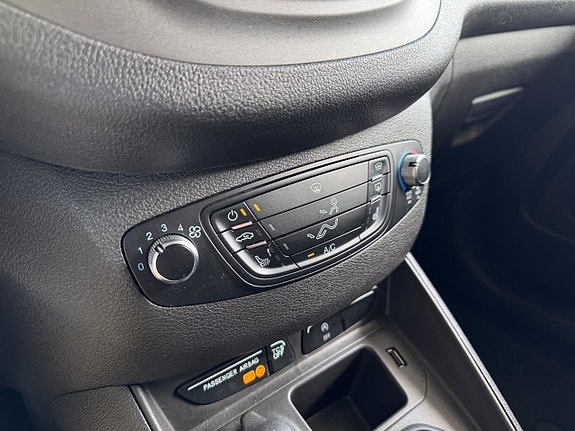 Ford Transit Courier 13 of 15
