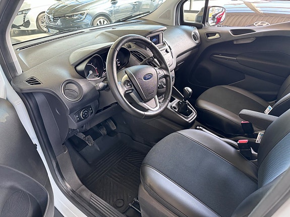 Ford Transit Courier 9 of 15