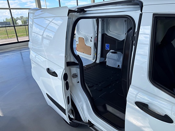Ford Transit Courier 8 of 15
