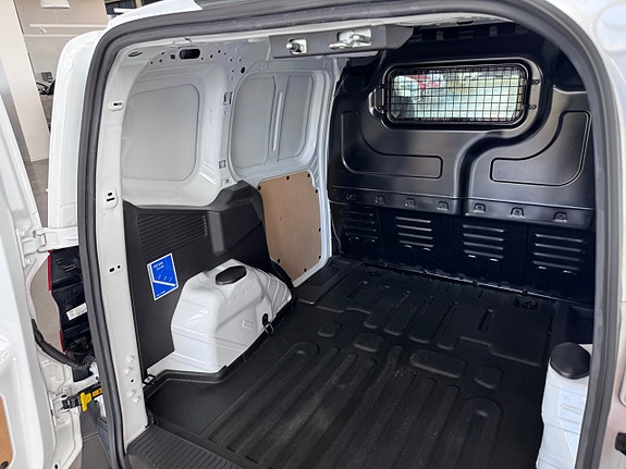 Ford Transit Courier 7 of 15