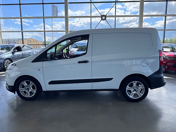 Ford Transit Courier 2 of 5