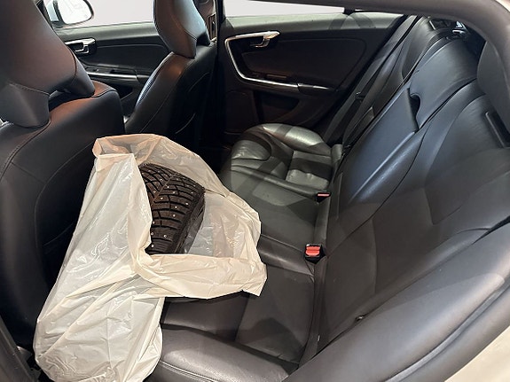 Volvo V60 3 of 5