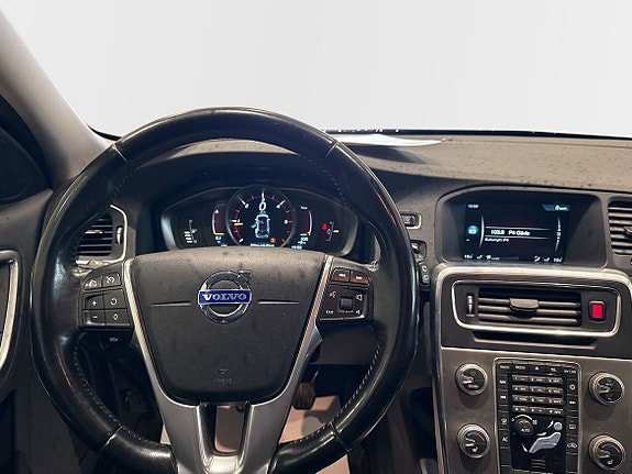 Volvo V60 2 of 5